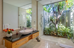 Villa-Aramanis-Damai-Bathroom-IMG_7241-HDR