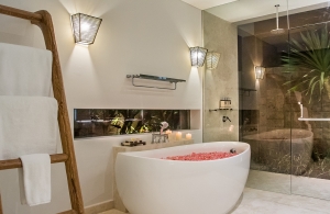 Villa-Aramanis-Damai-Masrer-bath-copy